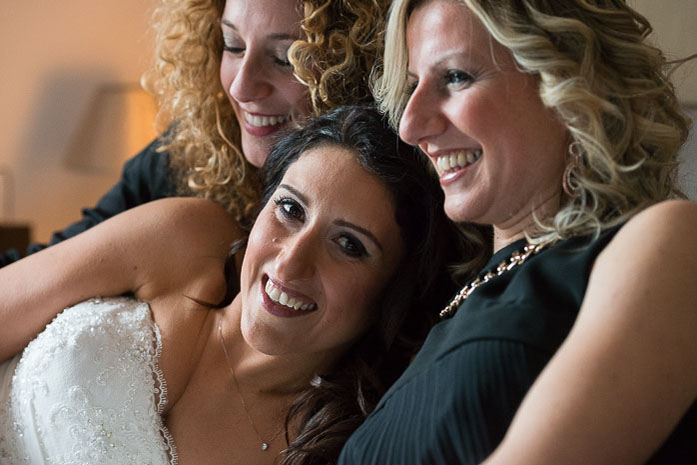 La sposa con due amiche.