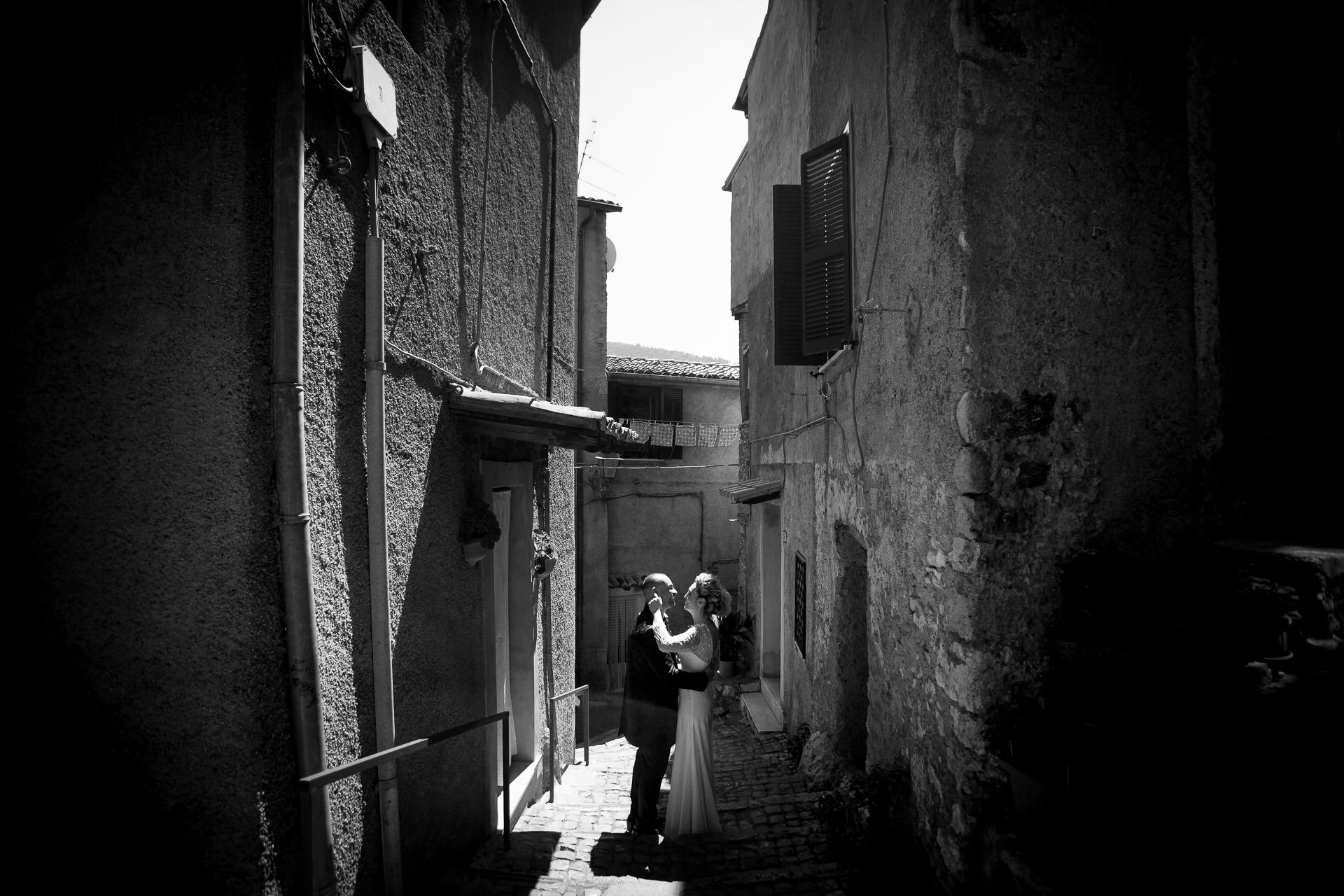 Sposi in controluce.