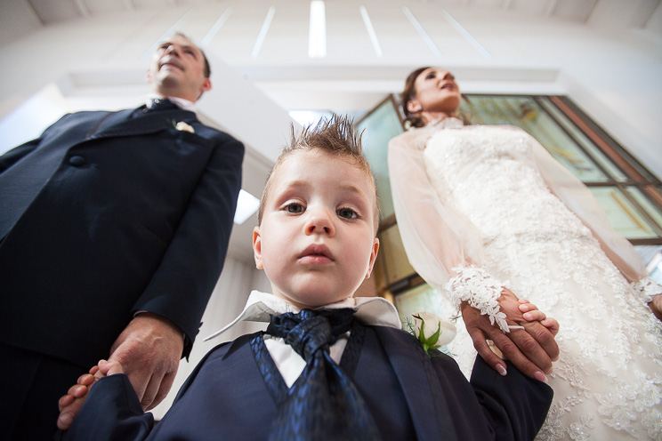 Gli sposi e loro figlio.